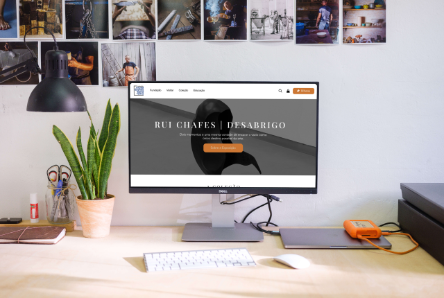 computer with open site of the foundation